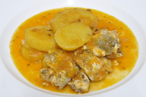 Ryba dušená s brambory  – Snadné recept z Řecko kuchyně, hotový za Do 30 minut